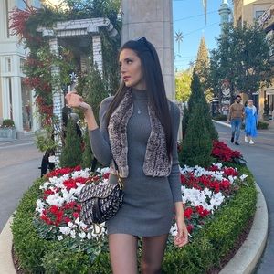 Meet your Posher, Neeka